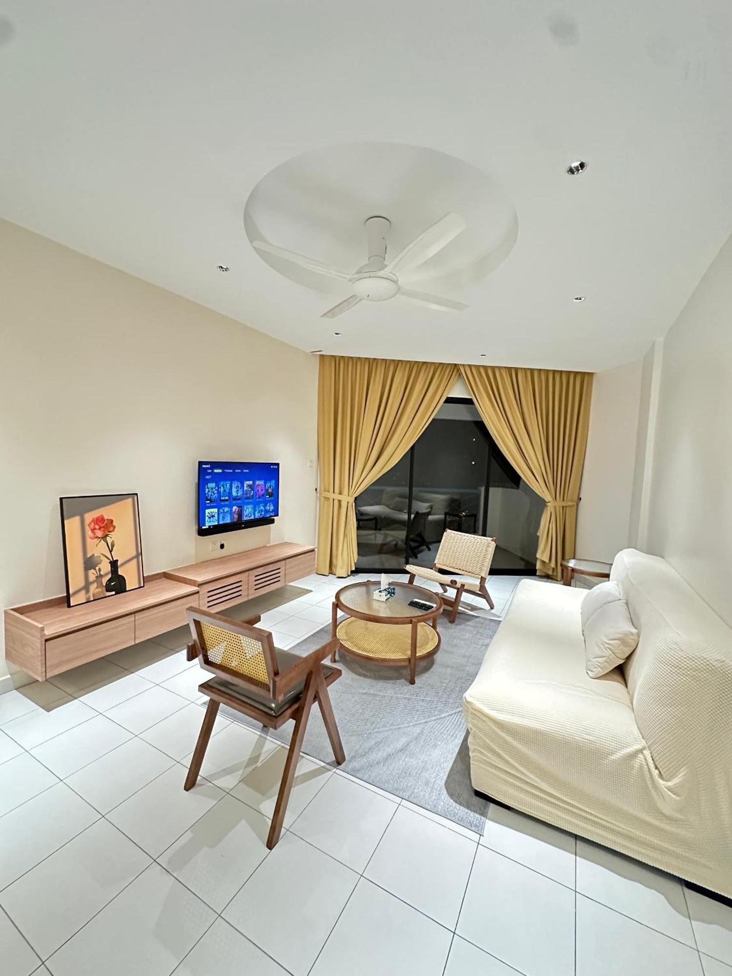 Newly Renovated Comfy Beachfront View At Seri Bulan Port Dickson Exterior foto